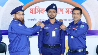 বিভাগীয় পদোন্নতি প্রাপ্ত ১১(এগারো) জন পুলিশ সদস্যকে র‍্যাংক ব্যাজ পরিয়ে দিলেন পুলিশ সুপার, নোয়াখালী