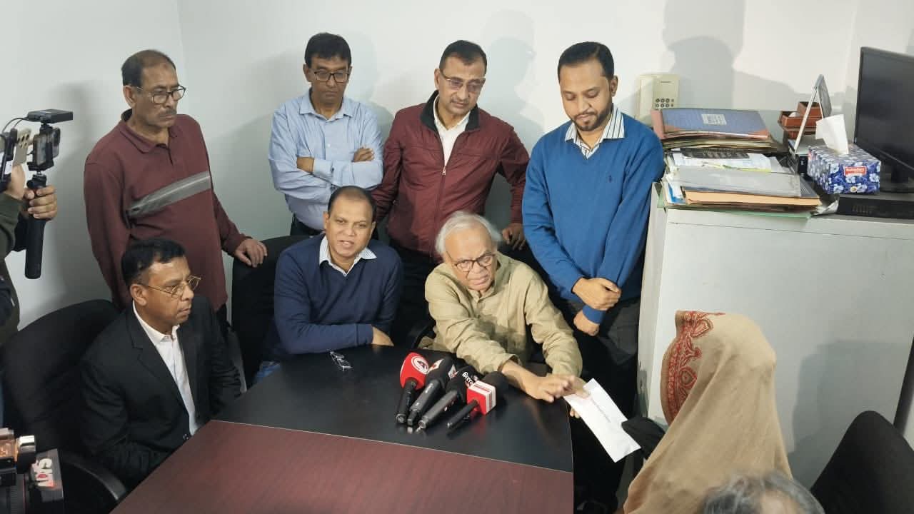 শহীদ ফিরোজ আহমেদের অসুস্থ স্ত্রী’র চিকিৎসায় পাশে দাঁড়ালেন তারেক রহমান