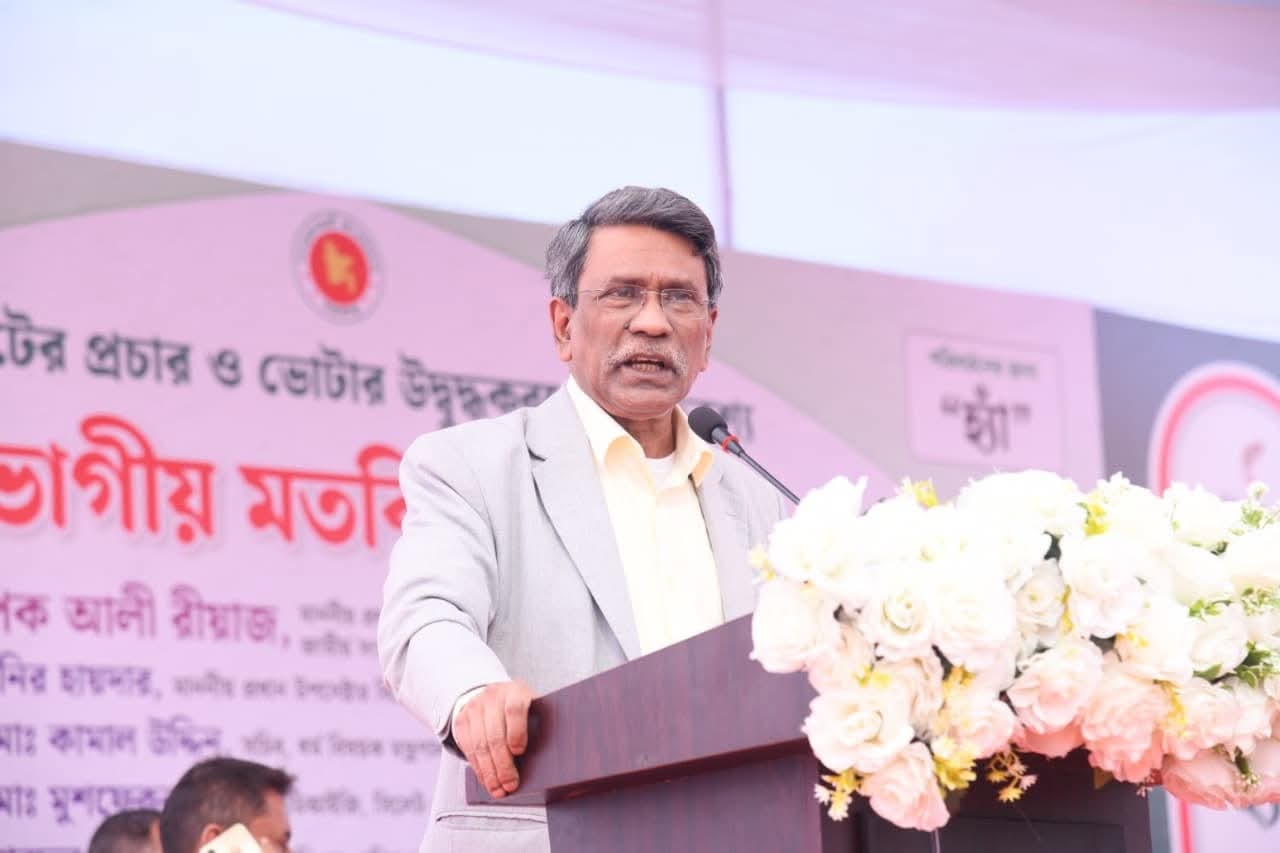 গণভোটে “হ্যাঁ”র পক্ষে প্রচার চালাতে সরকারী কর্মকর্তাদের সামনে কোনও আইনগত বাধা নেই:-অধ্যাপক আলী রীয়াজ