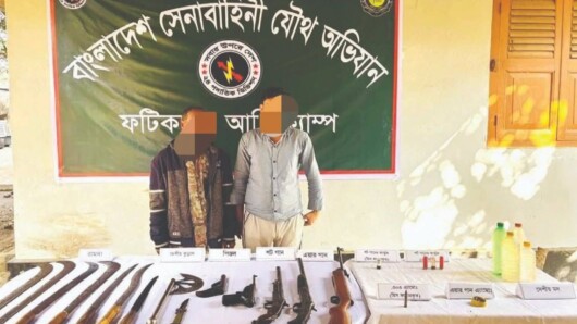 চট্টগ্রাম জেলার ফটিকছড়ি উপজেলায় সেনাবাহিনীর যৌথ অভিযান: অস্ত্রসহ গ্রেফতার ২