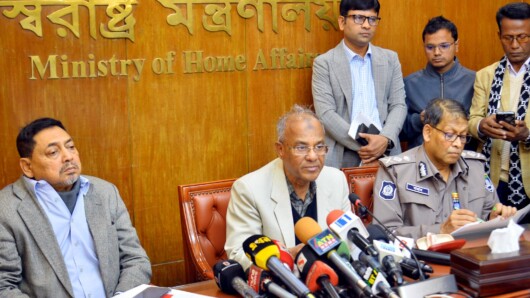 জাতীয় নির্বাচনে আইনশৃঙ্খলা বাহিনীর সদস্যরা ভোটকেন্দ্র সহ যেকোন সময় যেকোন স্থানে প্রবেশ করতে পারবেন- স্বরাষ্ট্র উপদেষ্টা