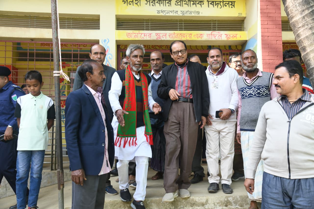 সুনামগঞ্জে সরকারি প্রাথমিক বিদ্যালয় পরিদর্শনে প্রাথমিক ও গণশিক্ষা উপদেষ্টা