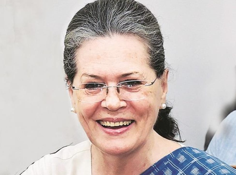 ভারতের কংগ্রেসের সাবেক সভাপতি সোনিয়া গান্ধী হাসপাতালে ভর্তি