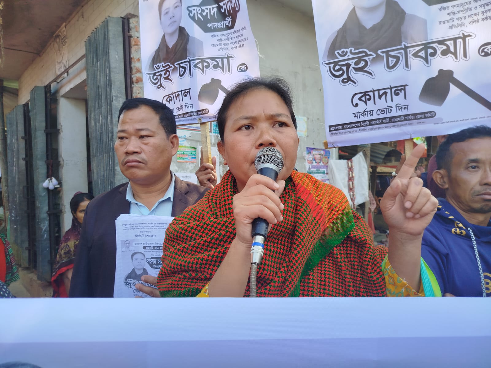 হরিণা বাজার থেকে জুঁই চাকমার নির্বাচনী প্রচারণা শুরু
