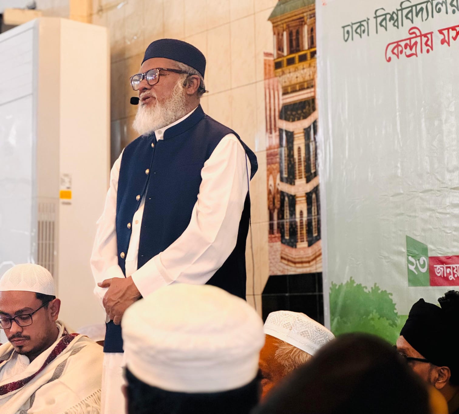 ঢাকা বিশ্ববিদ্যালয় কেন্দ্রীয় মসজিদের উন্নয়নে সহায়তার আশ্বাস ধর্ম উপদেষ্টার