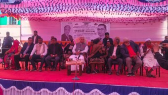 দুমকি একে বিদ্যালয় মাঠে ধানের শীষে ভোট চাইলেন আলতাফ হোসেন চৌধুরী