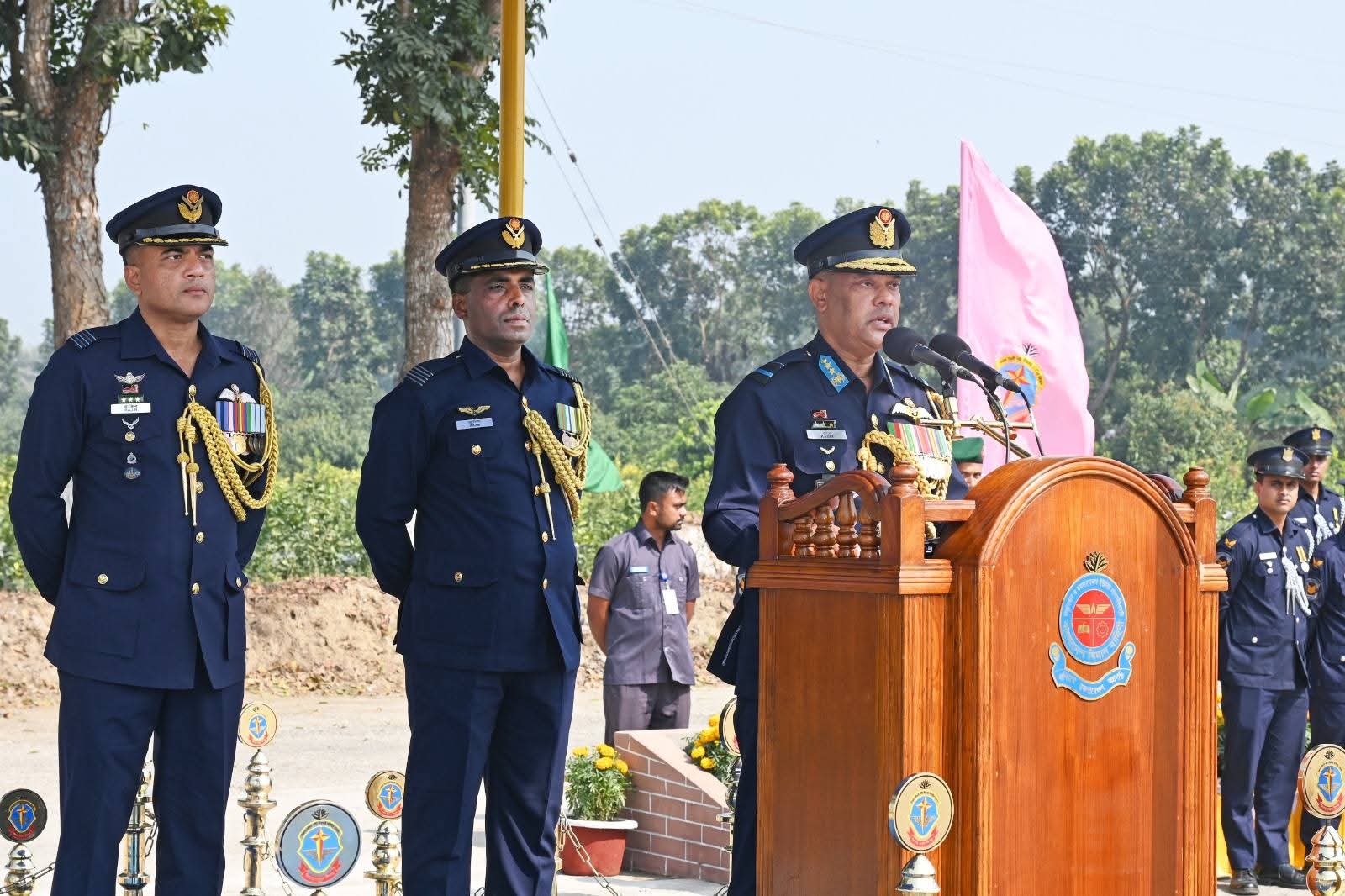 বাংলাদেশ বিমান বাহিনী এমওডিসি রিক্রুট দলের প্রশিক্ষণ সমাপনী কুচকাওয়াজ অনুষ্ঠিত