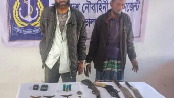 সুষ্ঠু নির্বাচন নিশ্চিতে নৌবাহিনীর অভিযানে অবৈধ অস্ত্র ও গোলাবারুদসহ ০২ জন আটক