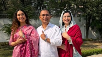 ঢাকা-১৭ আসনে পরিবারসহ ভোট দিলেন তারেক রহমান ও ডা. জুবাইদা রহমান