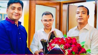 তারেক রহমানকে ছাত্রদলের সভাপতি সাধারণ সম্পাদকের ফুলেল শুভেচ্ছা ও অভিনন্দন