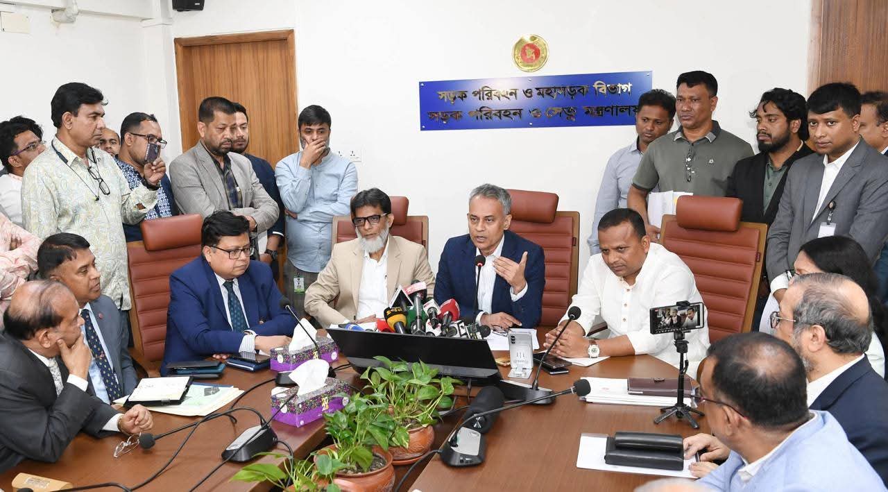 টেকসই অবকাঠামো ও পেশাদারিত্বের অঙ্গীকার: “সবার উপরে দেশ” মতবিনিময় সভায়সড়ক ও সেতু মন্ত্রী শেখ রবিউল আলম