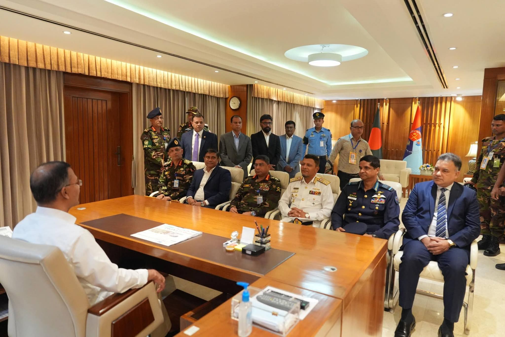 প্রধানমন্ত্রী তারেক রহমান প্রথমবারের মতো সশস্ত্র বাহিনী বিভাগে অফিস করলেন