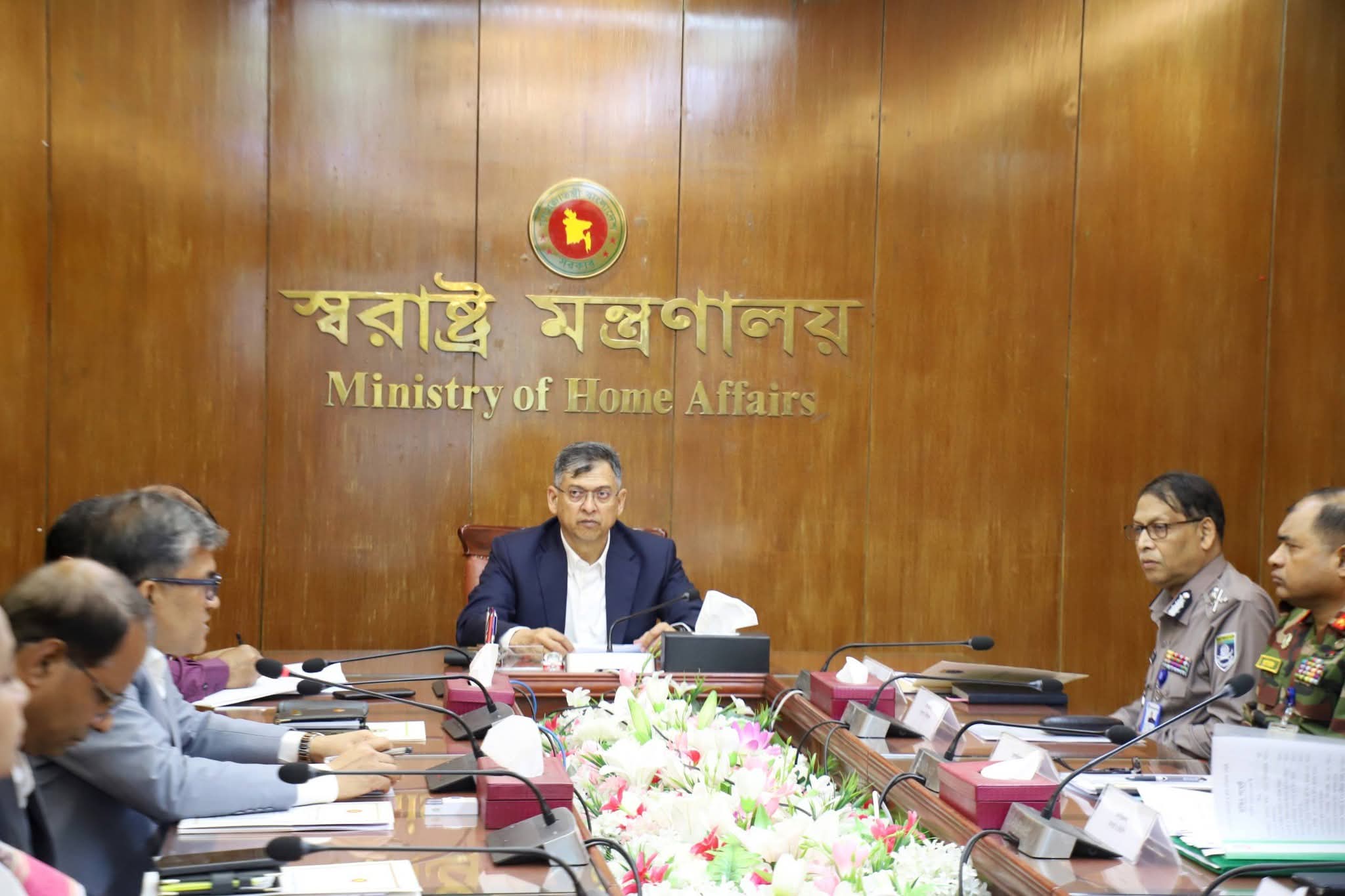 পুলিশের কাজে অবৈধভাবে কেউ বাধা দিতে পারবে না- স্বরাষ্ট্রমন্ত্রী