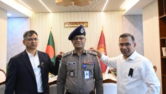 নবনিযুক্ত আইজিপি মোঃ আলী হোসেন ফকিরকে র‍্যাঙ্ক ব্যাজ পরিয়ে দিলেন মাননীয় প্রধানমন্ত্রী তারেক রহমান