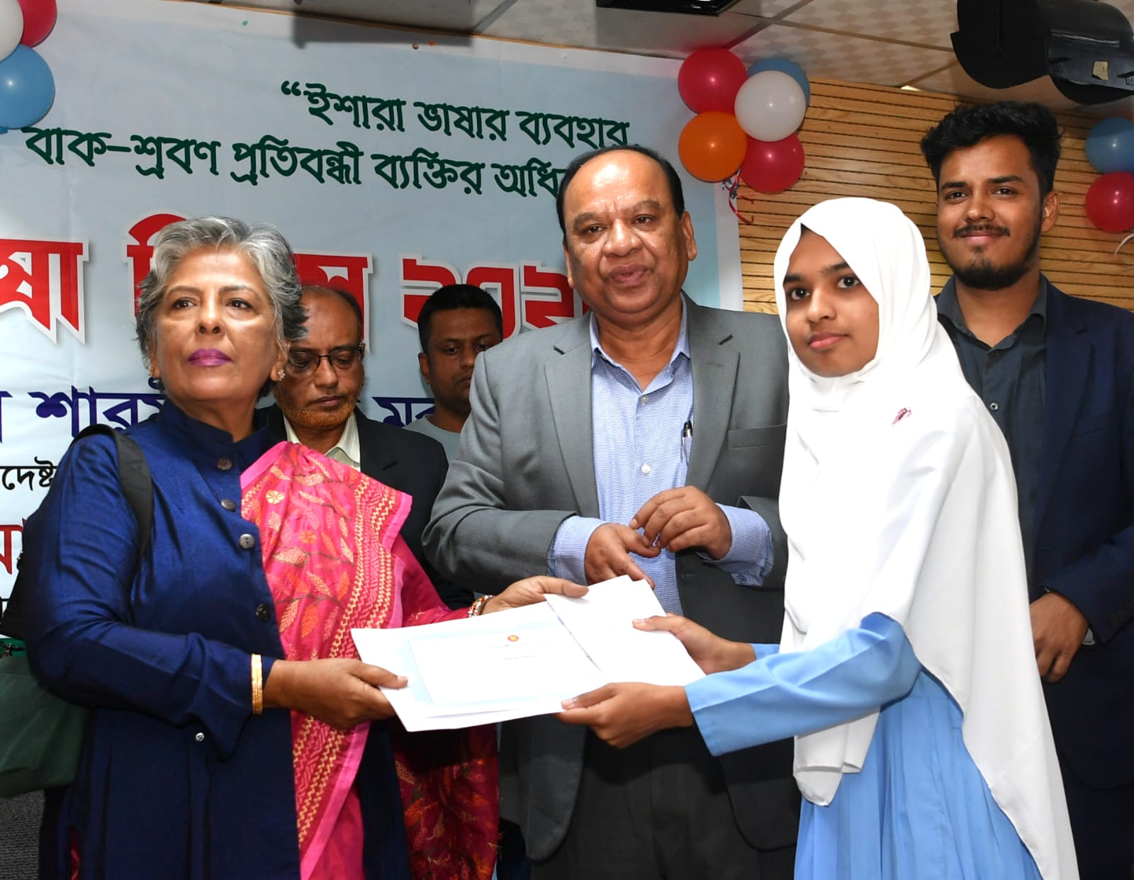 শিক্ষা প্রতিষ্ঠান, সরকারি দপ্তর, স্বাস্থ্যসেবা কেন্দ্র এবং গণমাধ্যমে ইশারা ভাষার ব্যবহার সম্প্রসারণের মাধ্যমে বাক ও শ্রবণ প্রতিবন্ধী ব্যক্তিদের মূলধারায় সম্পৃক্ত করা সম্ভব- সমাজকল্যাণ উপদেষ্টা