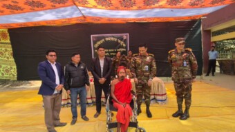 পাহাড়ের দুর্গম জনপদে সেনাবাহিনীর মানবিক সহায়তা