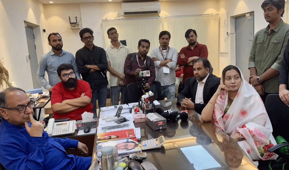 মির্জা আব্বাসের বাসভবনে মেঘনা আলম: ভোটের মাঠে সম্প্রীতির অনন্য নজির