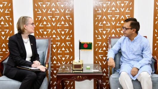 সিলেটে চা শিল্প ও সার কারখানায় যুক্তরাজ্যের বিনিয়োগের আহ্বান বাণিজ্যমন্ত্রীর
