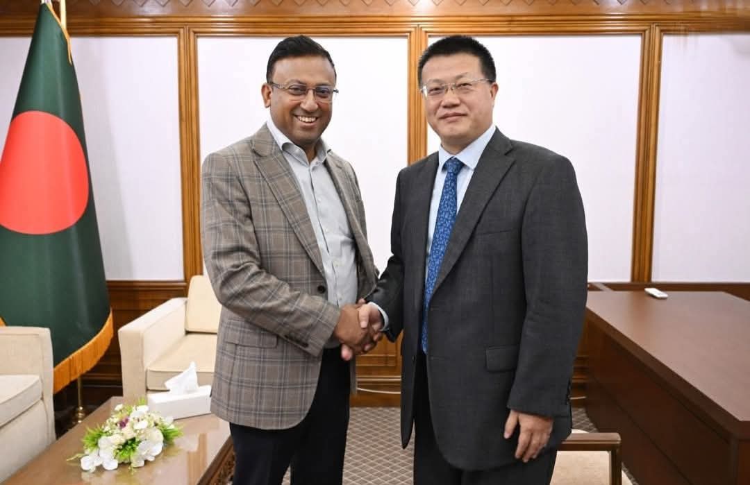 পররাষ্ট্র উপদেষ্টার সঙ্গে চীনের রাষ্ট্রদূতের সৌজন্য সাক্ষাৎ: দ্বিপাক্ষিক সম্পর্ক ও উন্নয়ন সহযোগিতা জোরদারের প্রত্যয়