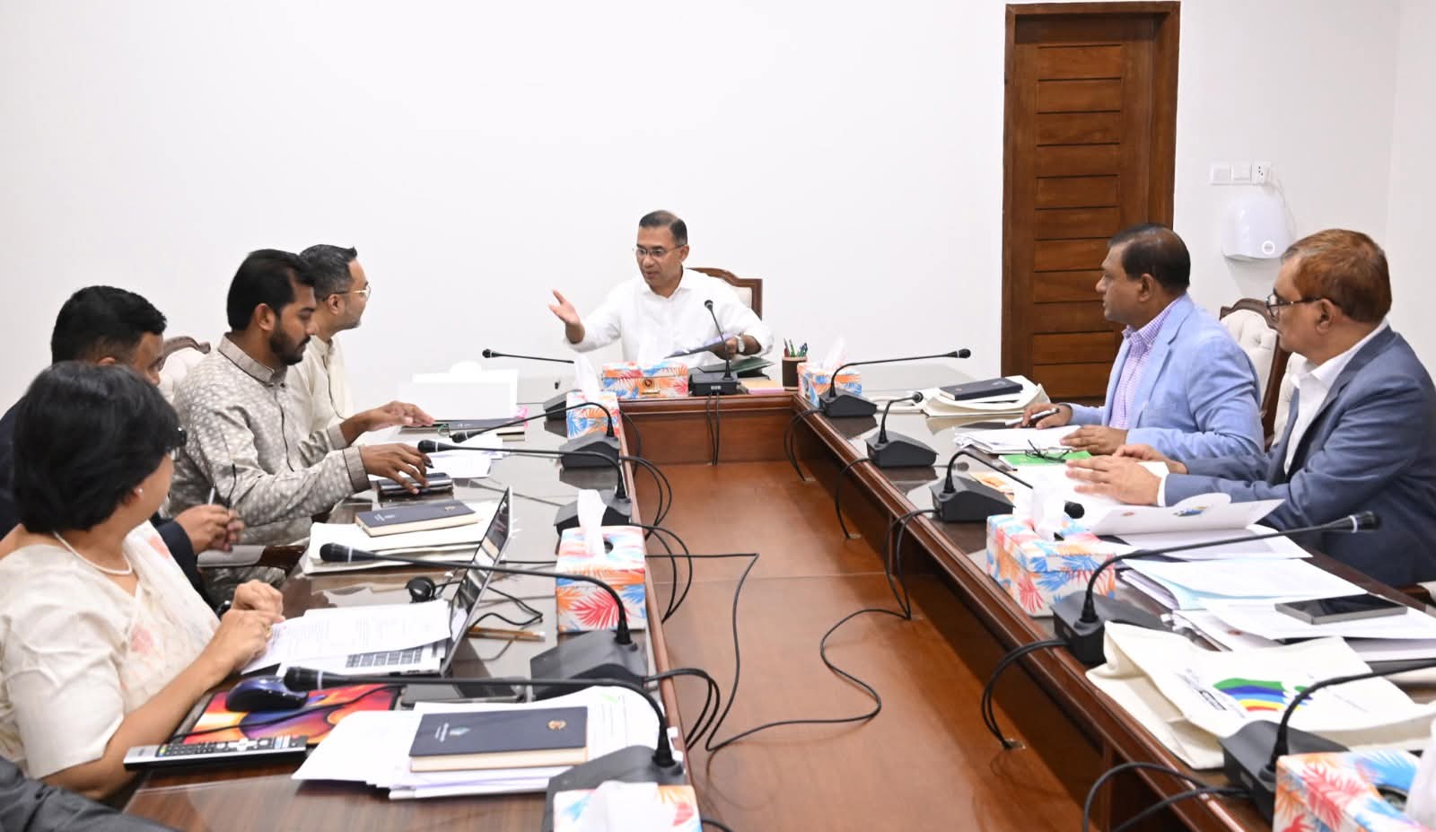 আজ ০৫ মার্চ ২০২৬, বৃহস্পতিবার বাংলাদেশ সচিবালয়ের মন্ত্রিপরিষদ বিভাগের সম্মেলন কক্ষে মাননীয় প্রধানমন্ত্রী জনাব তারেক রহমানের সভাপতিত্বে দক্ষতা বিষয়ক সরকারি সনদায়ন প্রমিতকরণে গঠিত কমিটির কার্যক্রমের সর্বশেষ অগ্রগতি পর্যালোচনা সভা অনুষ্ঠিত হয়।