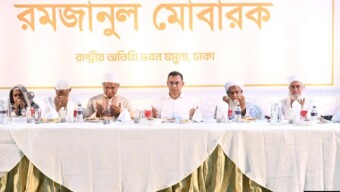 প্রধানমন্ত্রী তারেক রহমান এতিম ও ওলামা-মাশায়েখদের সঙ্গে ইফতার করেছেন।আজ ০৭ মার্চ ২০২৬, শনিবার রাষ্ট্রীয় অতিথি ভবন যমুনায় এতিম ও ওলামা-মাশায়েখদের সম্মানে এই ইফতারের আয়োজন করেন তিনি