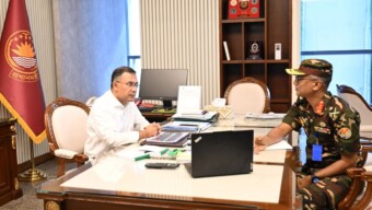 প্রধানমন্ত্রী তারেক রহমানের সাথে আজ বাংলাদেশ সচিবালয়ে মন্ত্রিপরিষদ বিভাগে তাঁর অফিসকক্ষে জাতীয় টেলিযোগাযোগ পর্যবেক্ষণ কেন্দ্রের (এনটিএমসি) মহাপরিচালক মেজর জেনারেল মোহাম্মদ ওসমান সরোয়ার (মঙ্গলবার, ১০ মার্চ ২০২৬)সাক্ষাৎ করেন