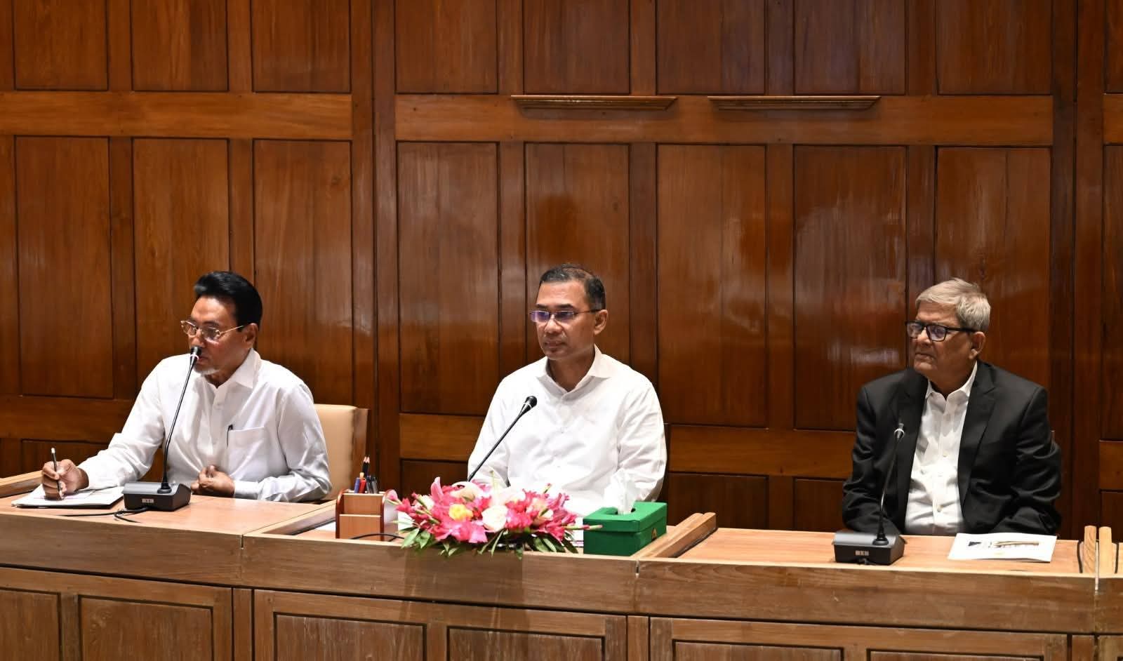 আজ ১১ মার্চ ২০২৬, বুধবার বাংলাদেশ জাতীয় সংসদ সচিবালয়ের পশ্চিম ব্লকে মাননীয় প্রধানমন্ত্রী ও সংসদ নেতা তারেক রহমানের সভাপতিত্বে সরকারদলীয় সংসদ সদস্যদের বৈঠক অনুষ্ঠিত হয়