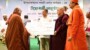 রাজধানীর ওসমানী স্মৃতি মিলনায়তনে মসজিদের ইমাম, মুয়াজ্জিন, খাদেম ও অন্য ধর্মীয় নেতদের মাসিক সম্মানী প্রদান কার্যক্রমের উদ্বোধন করেছেন প্রধানমন্ত্রী তারেক রহমান। শনিবার (১৪ মার্চ) সকাল ১০টায় এ কার্যক্রমের শুভ উদ্বোধন করেন তিনি