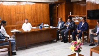 আজ ১৫ মার্চ ২০২৬, রবিবার বাংলাদেশ জাতীয় সংসদ সচিবালয়ে মাননীয় প্রধানমন্ত্রী তারেক রহমানের সভাপতিত্বে ‘ফার্মার্স কার্ড’ চালুর বিষয়ে গঠিত কমিটির কার্যক্রমের সর্বশেষ অগ্রগতি পর্যালোচনা সভা অনুষ্ঠিত হয়।