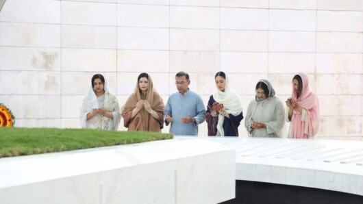 শেরেবাংলা নগরে শহীদ রাষ্ট্রপতি জিয়াউর রহমানের মাজার জিয়ারত করলেন মাননীয় প্রধানমন্ত্রী তারেক রহমান