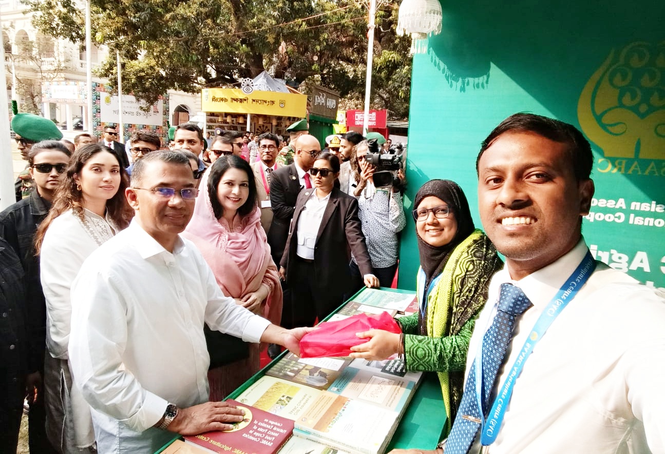 বইমেলায় সার্ক কৃষি কেন্দ্রের স্টল পরিদর্শন করলেন প্রধানমন্ত্রী