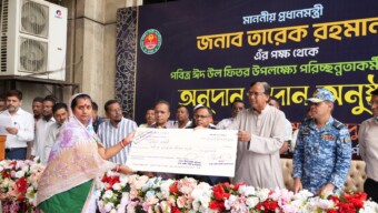 পরিচ্ছন্নতাকর্মীদের কাছে প্রধানমন্ত্রীর ঈদ অনুদান ও ইমাম-মুয়াজ্জিনদের কাছে ডিএসসিসির ঈদ অনুদান হস্তান্তর করলেন ডিএসসিসি প্রশাসক