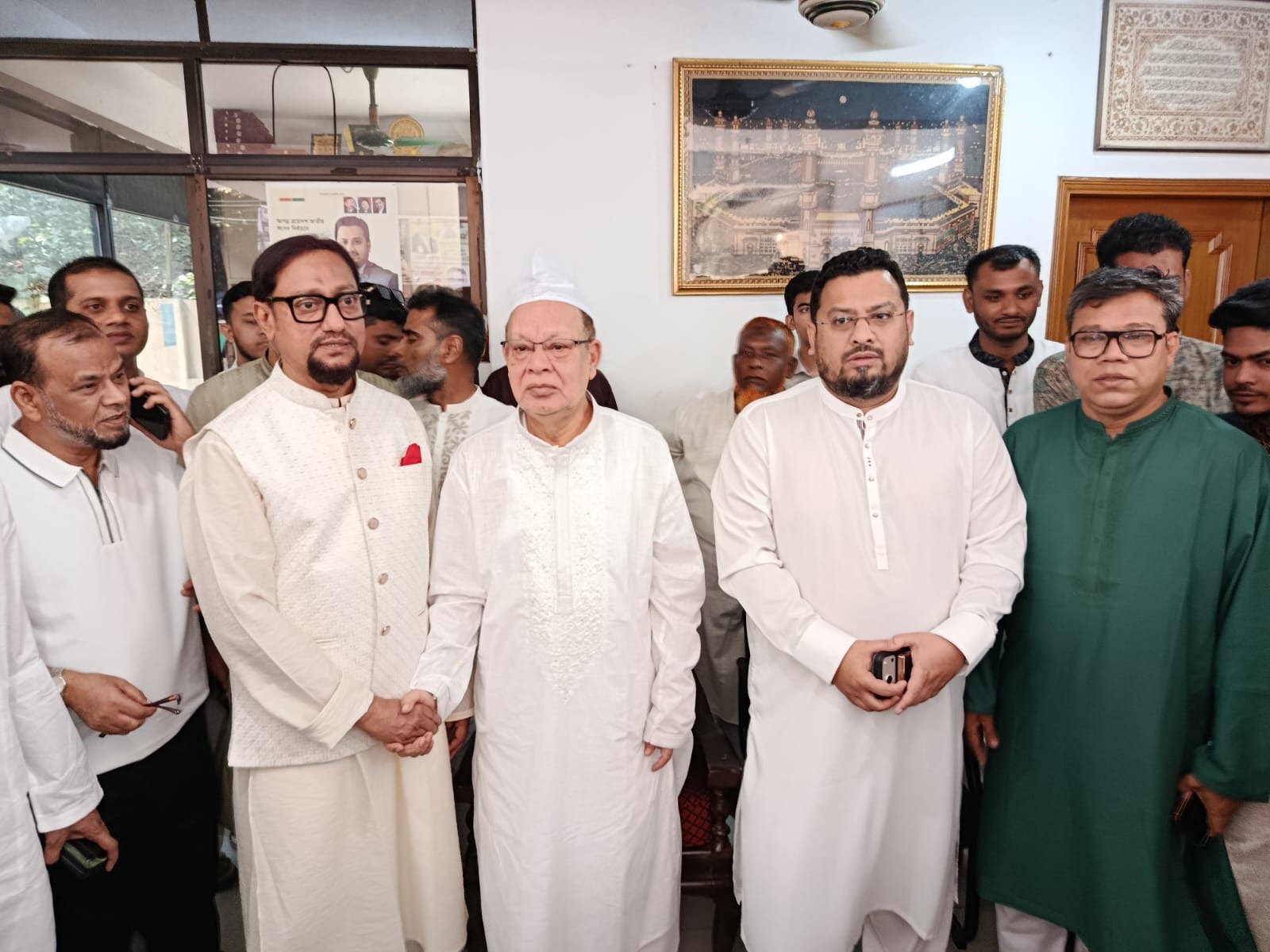 ৬ মাসের মধ্যে ভূমি অফিসের দুর্নীতি ‘ওয়ান ডিজিটে’ নামিয়ে আনার প্রত্যয় প্রতিমন্ত্রী ব্যারিস্টার মীর হেলালের