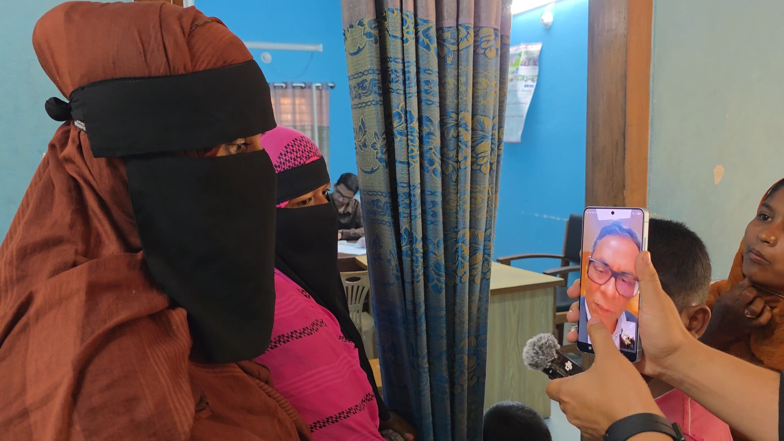 এবার সিলেটের আরেক হাসপাতালে স্বাস্থ্য প্রতিমন্ত্রীর ঝটিকা সফর! ভিডিও কলেই হাজিরা খাতা তলব-স্বাস্থ্য প্রতিমন্ত্রী