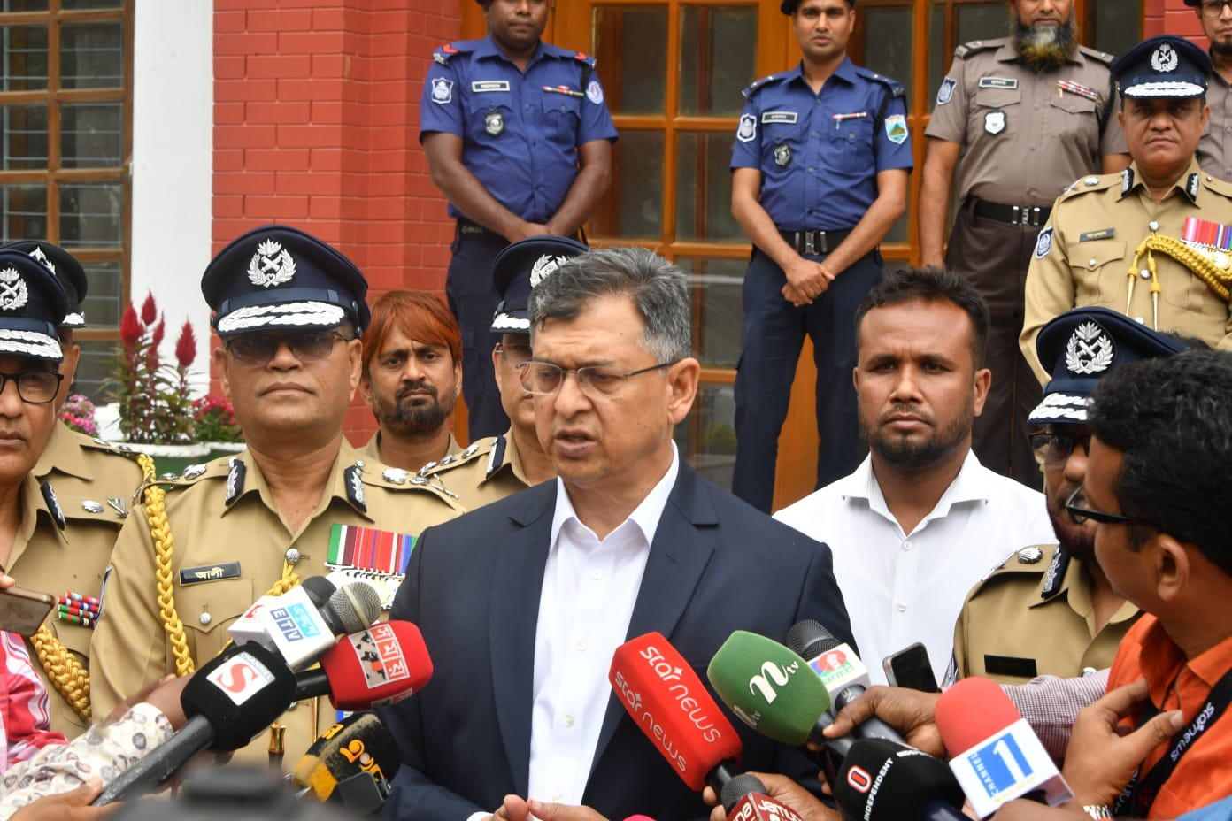 জনপ্রত্যাশা ও ছাত্র-গণঅভ্যুত্থানের আকাঙ্ক্ষা অনুযায়ী সংবিধান সংস্কার করা হবে: স্বরাষ্ট্রমন্ত্রী
