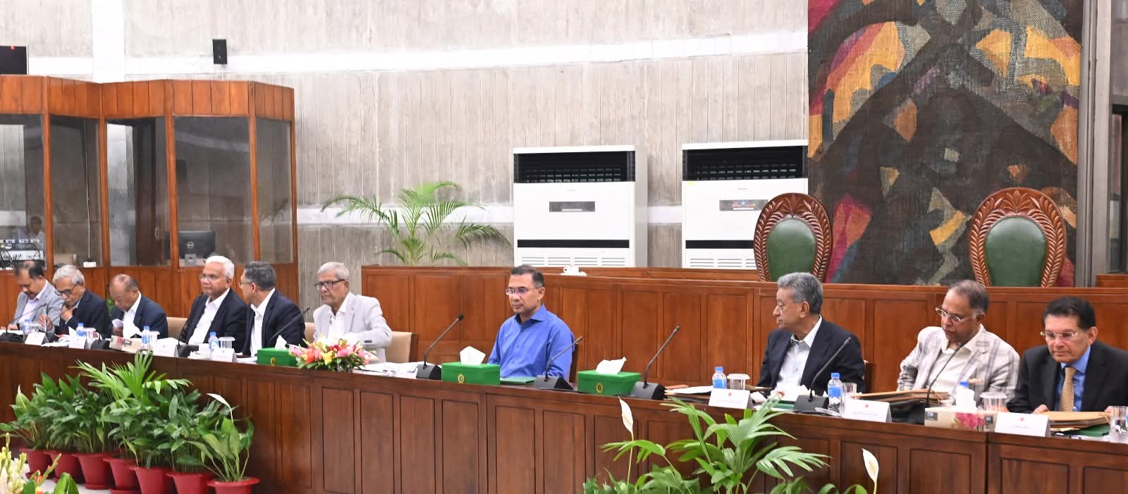 আজ ০২ এপ্রিল ২০২৬, বৃহস্পতিবার রাত পৌনে ৯টায় জাতীয় সংসদ সচিবালয়ের মন্ত্রিপরিষদ কক্ষে মাননীয় প্রধানমন্ত্রী তারেক রহমানের সভাপতিত্বে মন্ত্রিসভার বৈঠক অনুষ্ঠিত হয়।