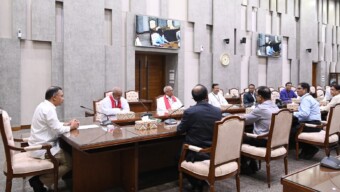 আজ ০৫ এপ্রিল ২০২৬, রবিবার ঢাকায় বাংলাদেশ সচিবালয়ে মাননীয় প্রধানমন্ত্রী তারেক রহমানের সঙ্গে ‘ইস্টার সানডে’ উপলক্ষে প্রোটেস্ট্যান্ট চার্চের নেতৃবৃন্দ শুভেচ্ছা বিনিময় করেন