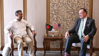 আজ ০৫ এপ্রিল ২০২৬, রবিবার বাংলাদেশ সচিবালয়ে মাননীয় প্রধানমন্ত্রী তারেক রহমানের সঙ্গে ঢাকায় নিযুক্ত যুক্তরাষ্ট্রের রাষ্ট্রদূত ব্রেন্ট টি. ক্রিস্টেনসেনের সৌজন্য সাক্ষাৎ অনুষ্ঠিত হয়