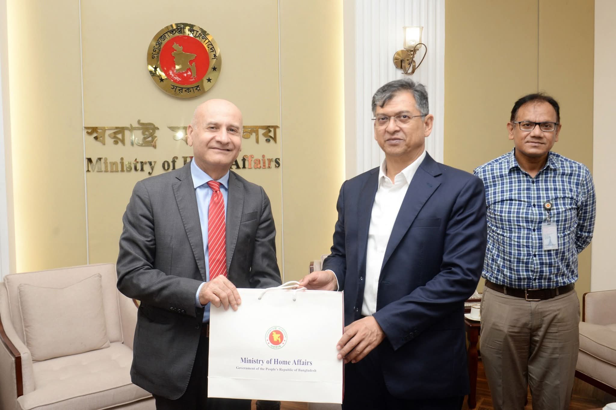 বাংলাদেশ ইতালির সঙ্গে সম্পর্ককে বিশেষ গুরুত্ব দেয়- স্বরাষ্ট্রমন্ত্রী