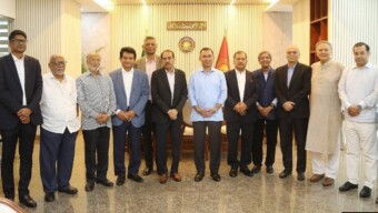 গণপ্রজাতন্ত্রী বাংলাদেশ সরকারের মাননীয় প্রধানমন্ত্রী তারেক রহমানের সঙ্গে বৈঠক করেছেন নিউজপেপার ওনার্স অ্যাসোসিয়েশন অব বাংলাদেশ (নোয়াব)-এর সদস্যরা।আজ মঙ্গলবার (২১ এপ্রিল ২০২৬) বাংলাদেশ সচিবালয়ে মন্ত্রিপরিষদ বিভাগের জনপ্রশাসন সভাকক্ষে এই বৈঠক অনুষ্ঠিত হয়।