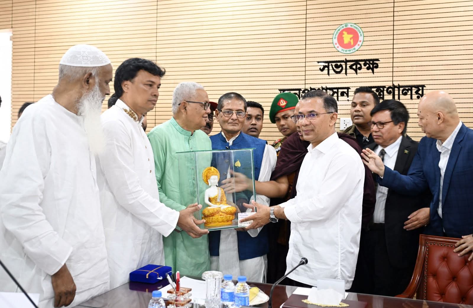 মাননীয় প্রধানমন্ত্রী তারেক রহমানের সঙ্গে বৌদ্ধ সম্প্রদায়ের নেতৃবৃন্দ শুভেচ্ছা বিনিময় করেন।