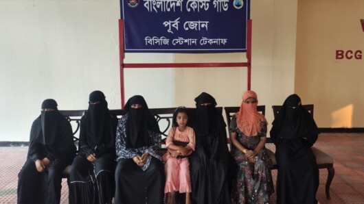 টেকনাফে মালয়েশিয়ায় পাচারের উদ্দেশ্যে বন্দি থাকা নারী ও শিশুসহ ৭ জনকে উদ্ধার করেছে কোস্ট গার্ড।