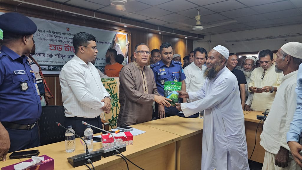 রাজনৈতিক প্রভাব নয়,প্রকৃত কৃষকই কৃষি সুবিধা পাবে : বস্ত্র ও পাট প্রতিমন্ত্রী শরীফুল আলম