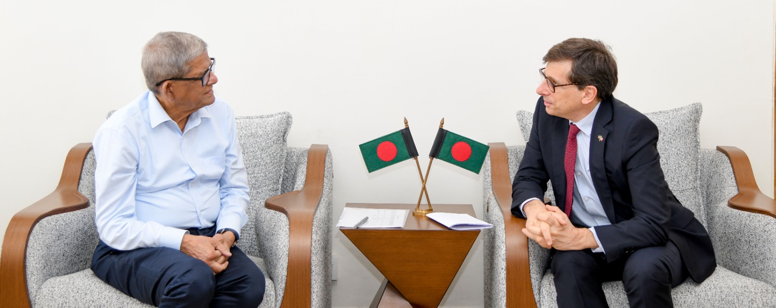 স্থানীয় সরকার মন্ত্রীর সঙ্গে ফ্রান্সের রাষ্ট্রদূতের সাক্ষাৎ, বাংলাদেশ-ফ্রান্স দ্বিপাক্ষিক সম্পর্ক জোরদারে গুরুত্ব