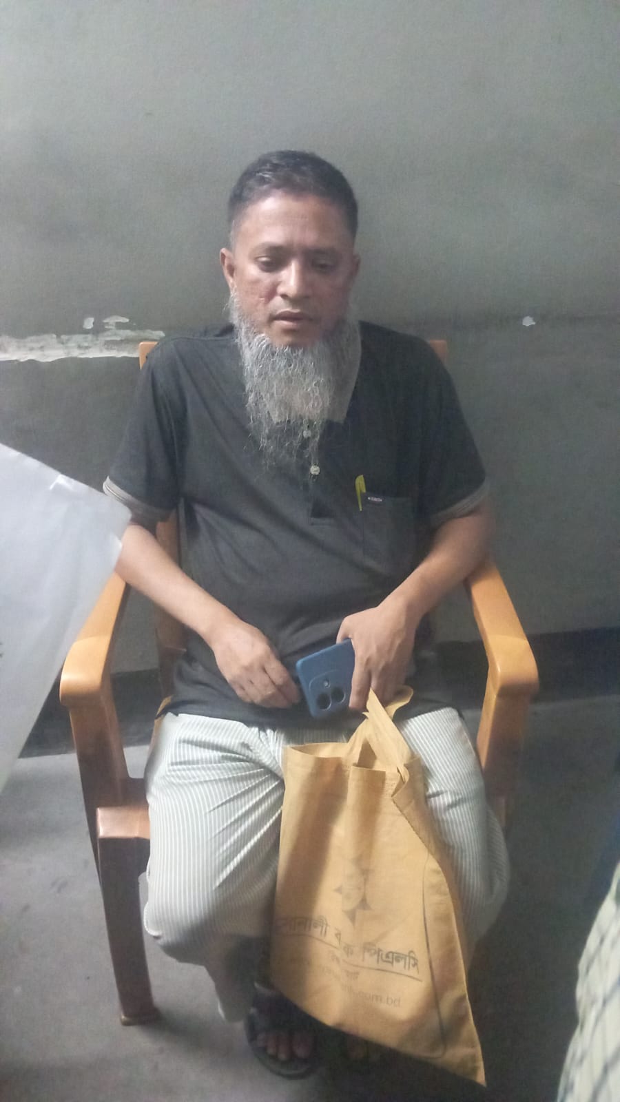 স্বরাষ্ট্রমন্ত্রীর দপ্তরের জাল সিল তৈরির চেষ্টার অভিযোগে মোঃ আবু তৈয়বকে আটক করেছে পুলিশ