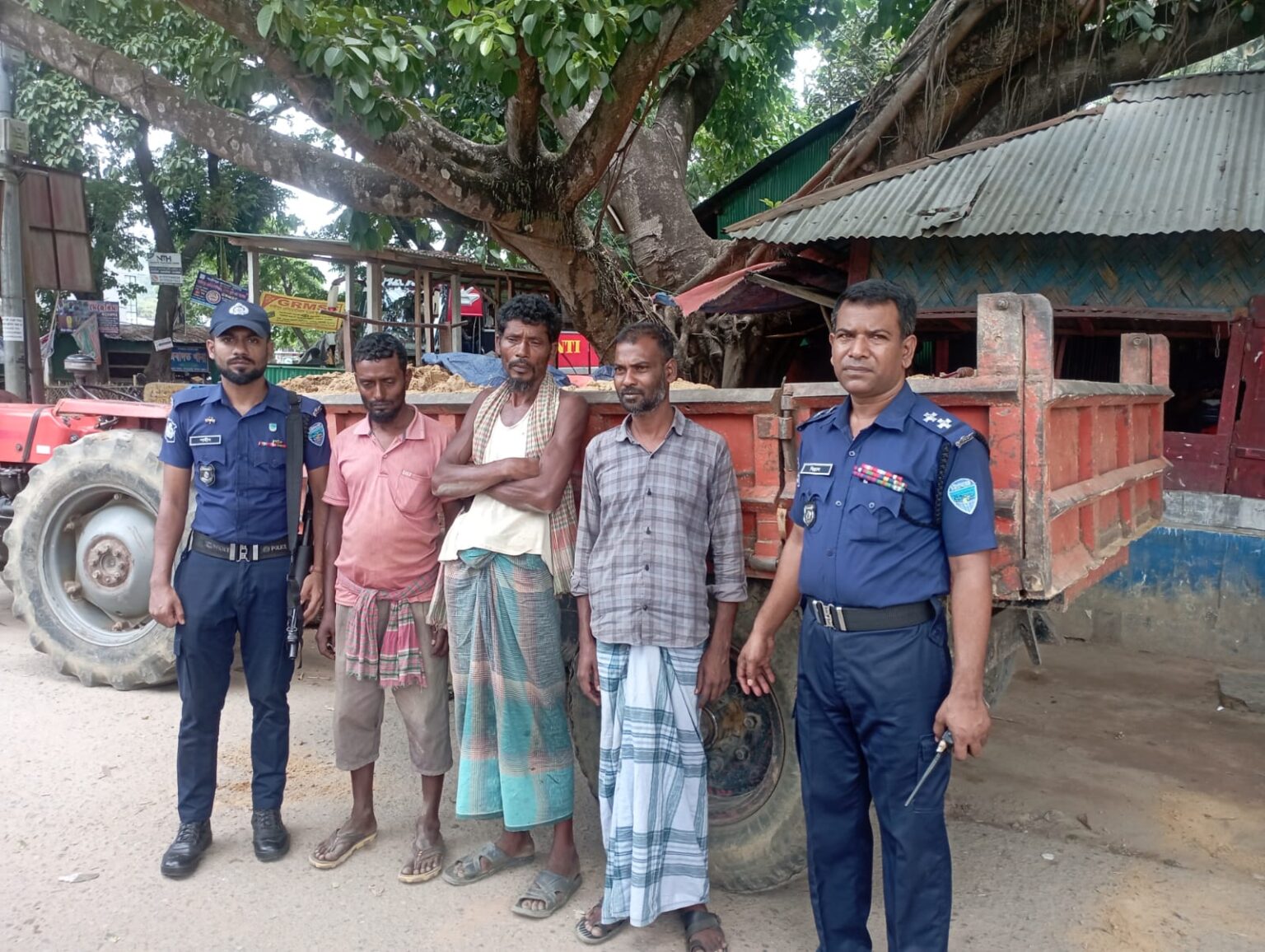 খাগড়াছড়িতে অবৈধ পাহাড় কাটার বিরুদ্ধে সেনাবাহিনীর অভিযান, আটক ৩—কারাদণ্ড