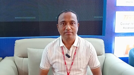 ১৯তম ঢাকা মোটর শো-তে হোসাইন মোটরসের স্টলে দর্শনার্থীদের উপচে পড়া ভিড়