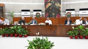 প্রধানমন্ত্রী তারেক রহমান মন্ত্রিসভার বৈঠকে সভাপতিত্ব করছেন।আজ ০৩ মে ২০২৬, রবিবার সন্ধ্যা ৭টায় জাতীয় সংসদ সচিবালয়ে এই বৈঠক শুরু হয়েছে।