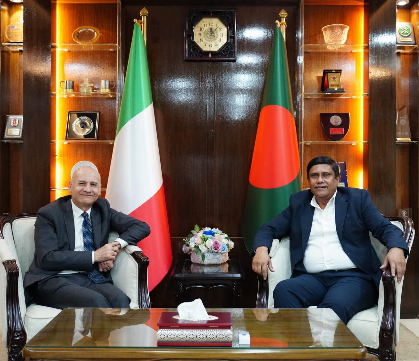 মাননীয় প্রধানমন্ত্রীর প্রতিরক্ষা উপদেষ্টার সঙ্গে ইতালির রাষ্ট্রদূতের সৌজন্য সাক্ষাৎ