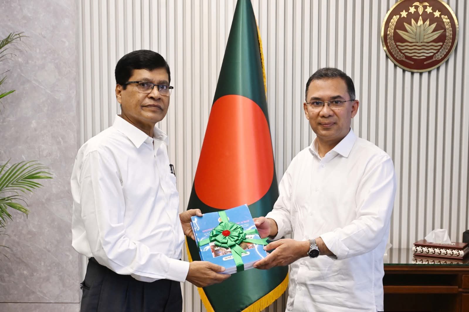 প্রধানমন্ত্রীর কাছে ৩৮টি অডিট রিপোর্ট পেশ করেছেন মহাহিসাব-নিরীক্ষক ও নিয়ন্ত্রক